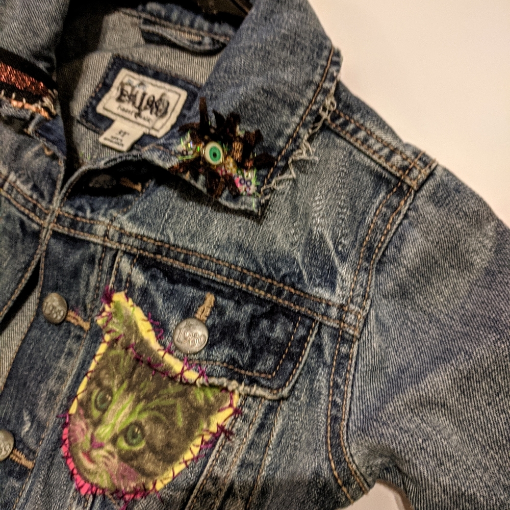 Kids repurposed denim jacket w vintage 70s iron on - Picture 5 of 6
